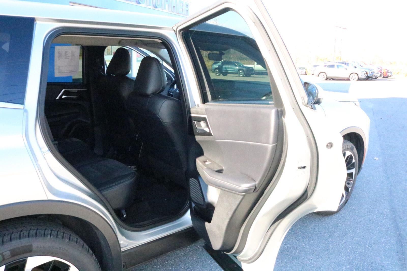 2024 Mitsubishi Outlander SE