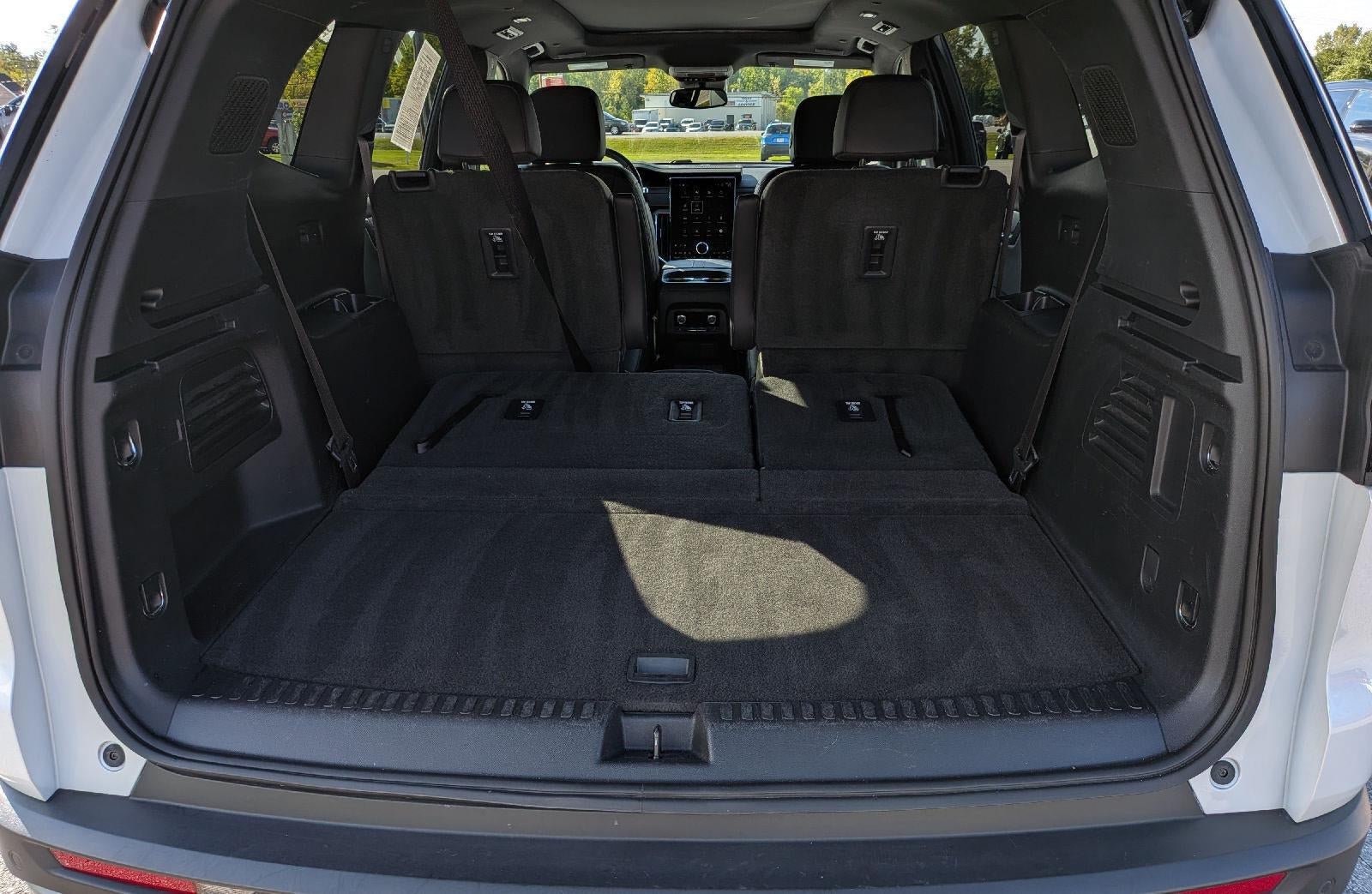 2024 GMC Acadia Elevation