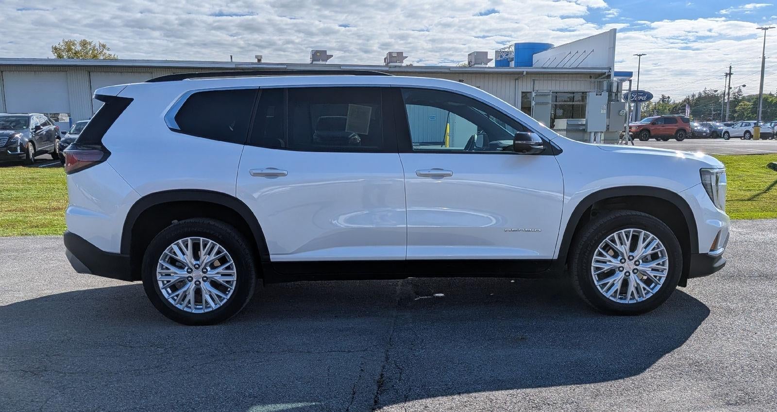 2024 GMC Acadia Elevation