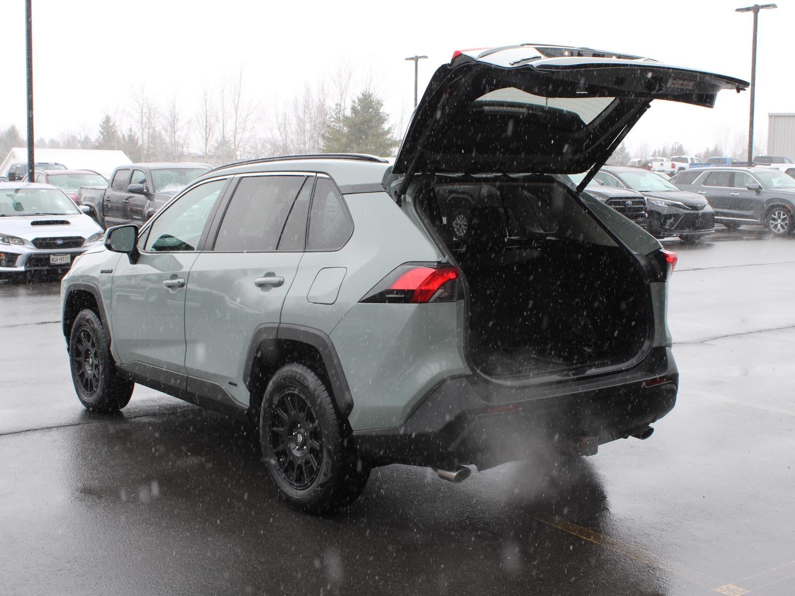 2020 Toyota RAV4 Hybrid XLE