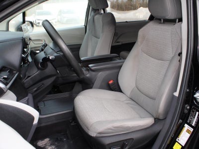 2024 Toyota Sienna LE