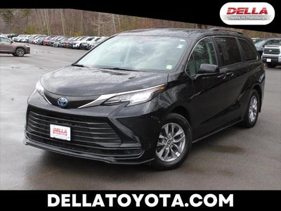 2022 Toyota Sienna LE