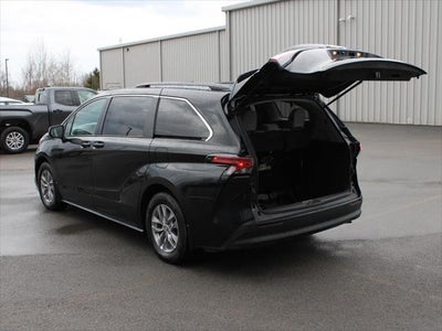 2022 Toyota Sienna LE