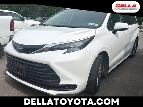 2025 Toyota Sienna LE