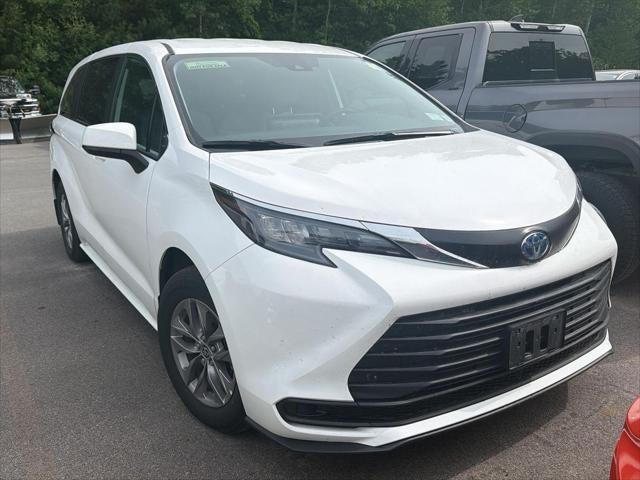 2025 Toyota Sienna LE