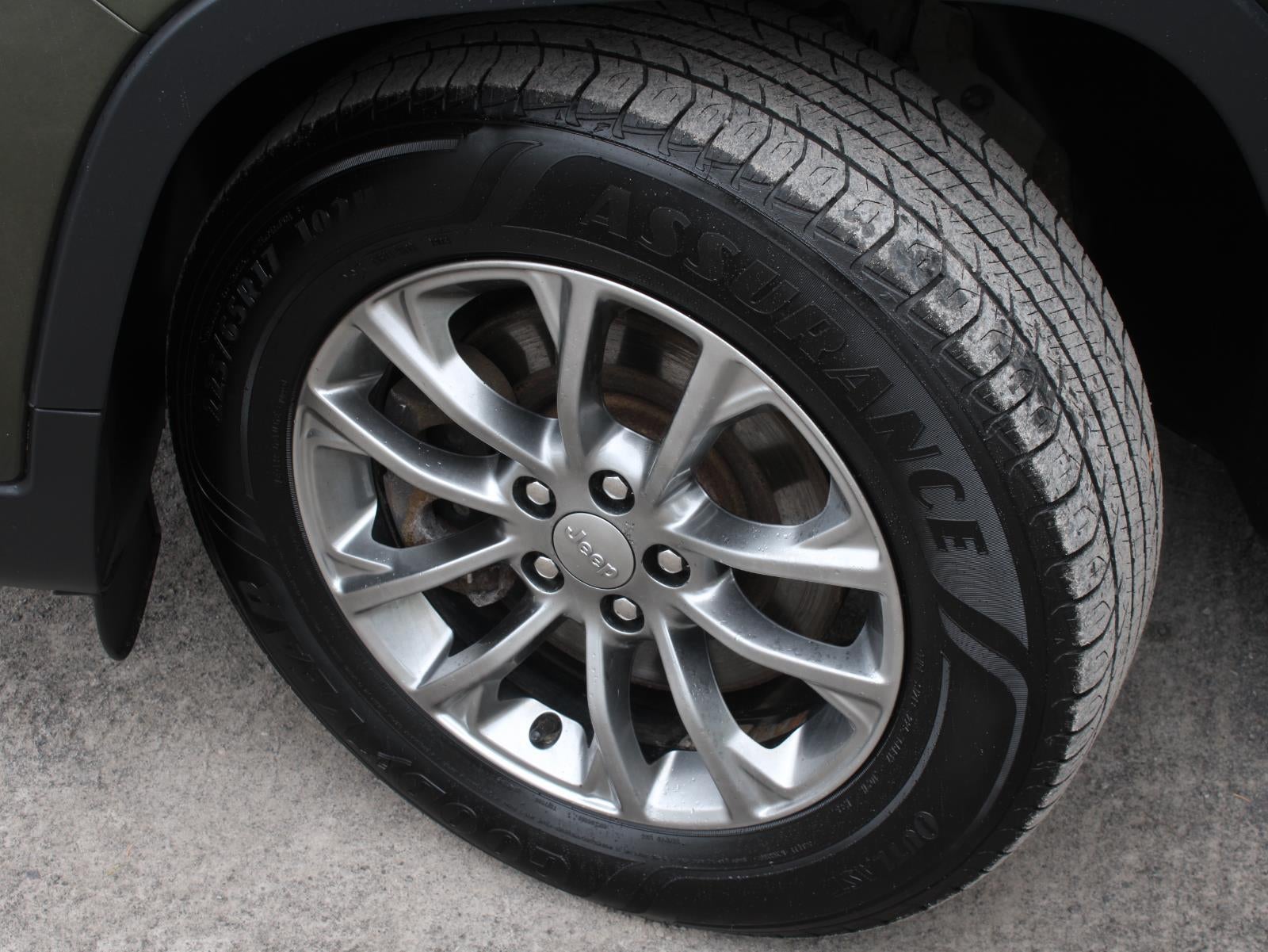2019 Jeep Cherokee Latitude Plus Four Wheel Drive 9-SPEED 948TE AUTOMATIC