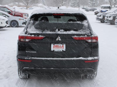 2022 Mitsubishi Outlander ES