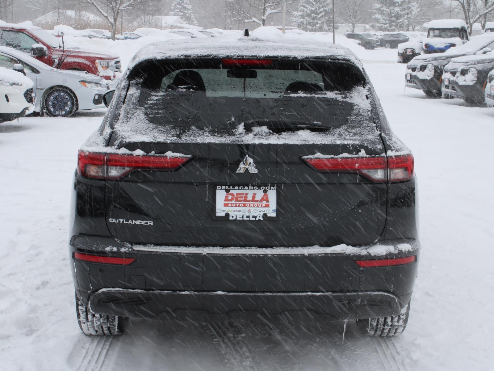 2022 Mitsubishi Outlander ES