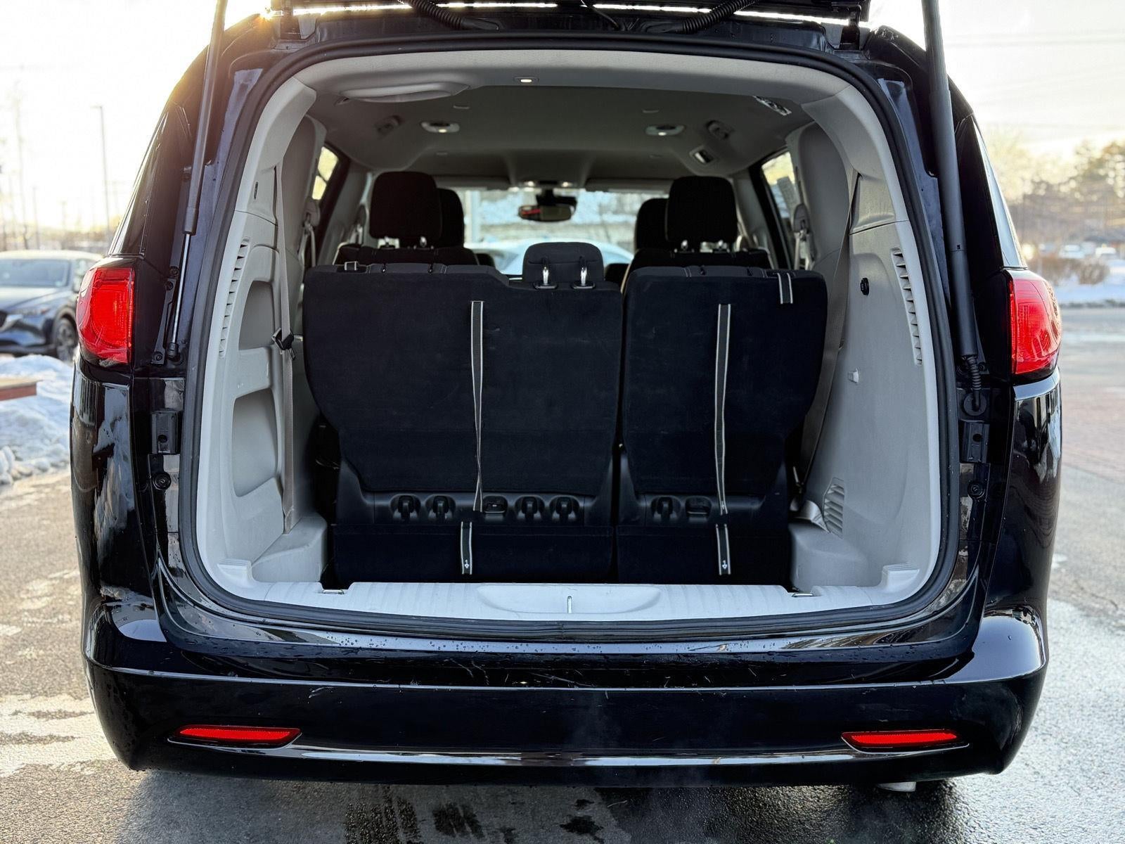 2024 Chrysler Voyager LX