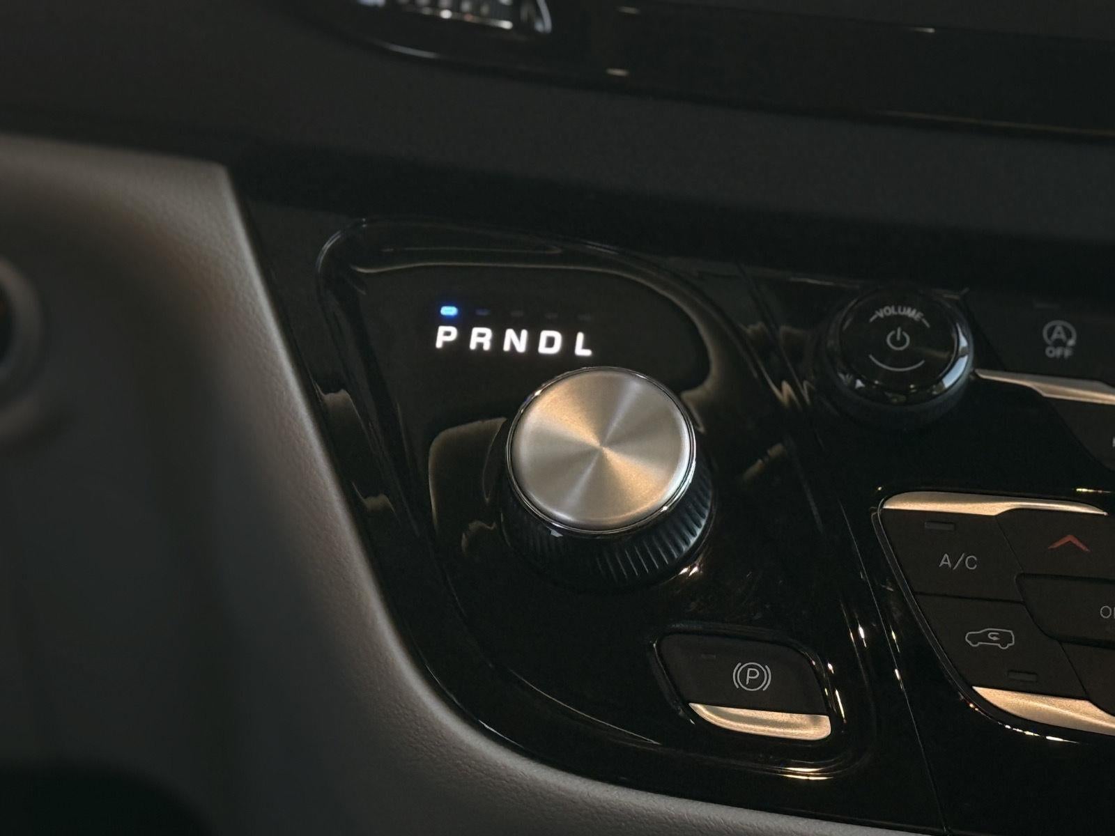 2024 Chrysler Voyager LX