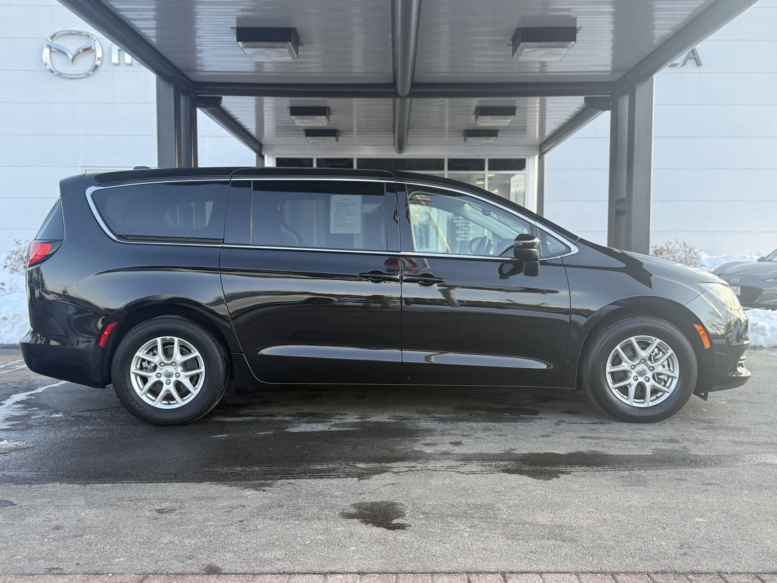 2024 Chrysler Voyager LX