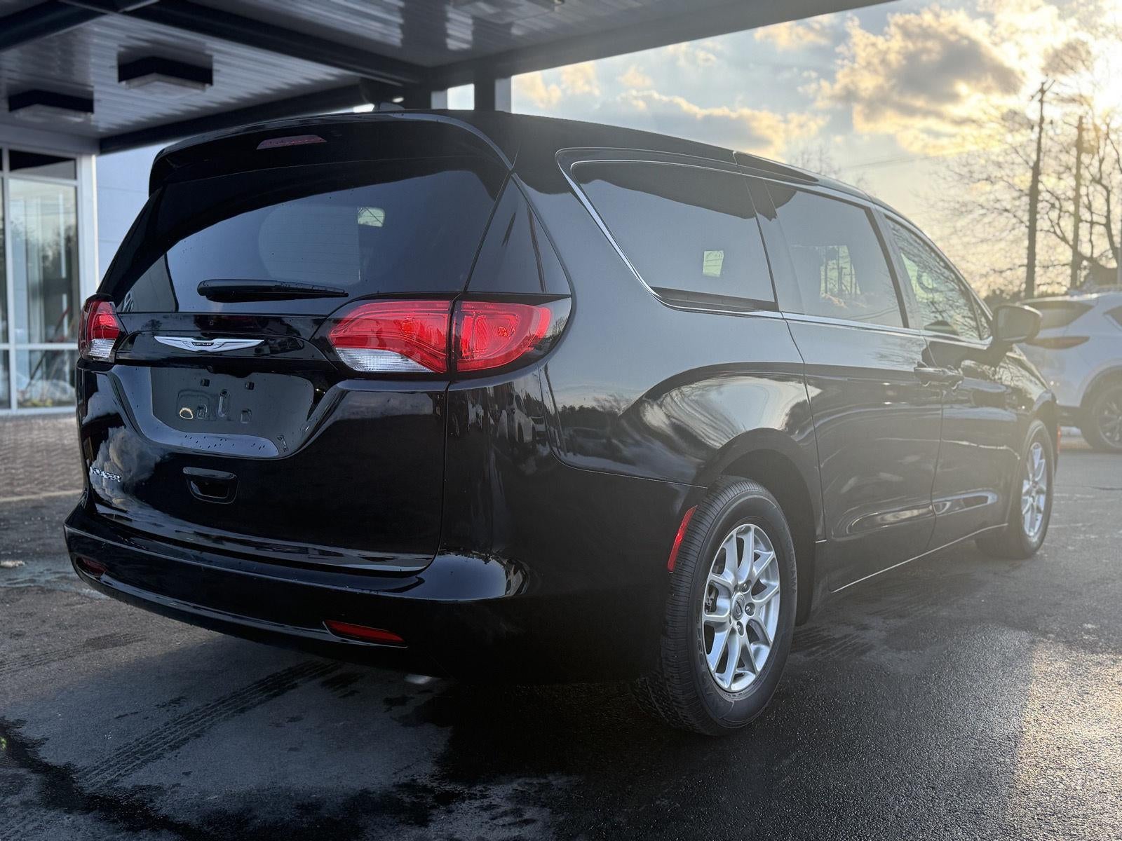 2024 Chrysler Voyager LX