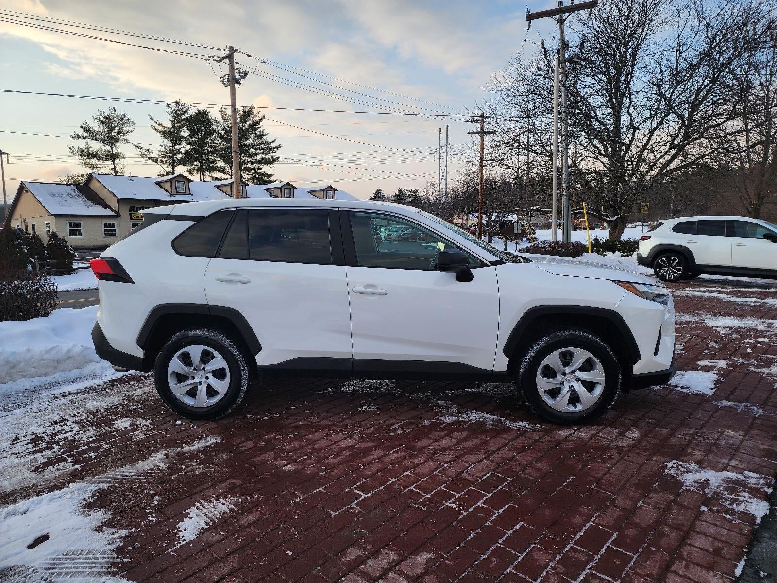 2024 Toyota RAV4 LE