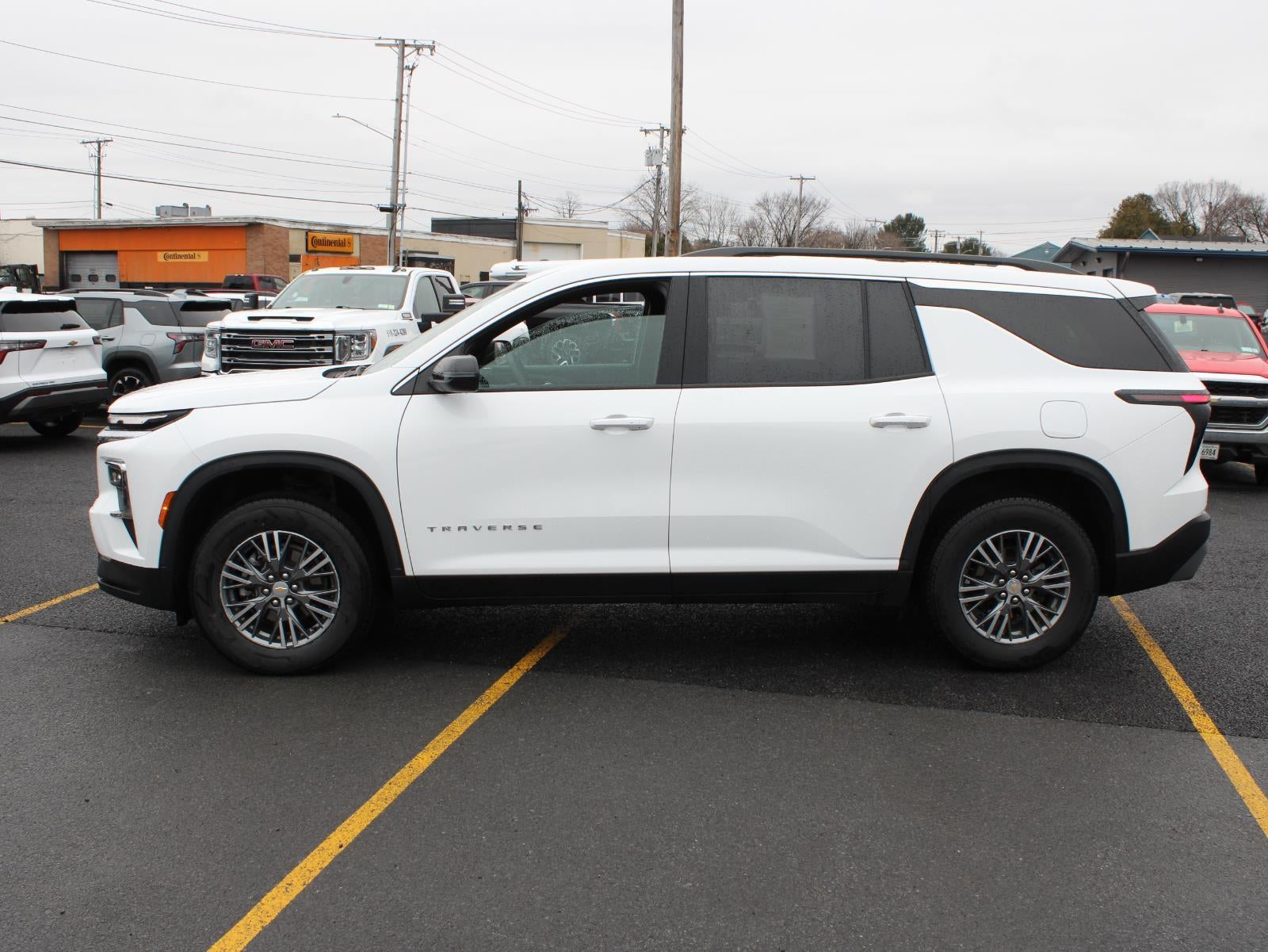 2025 Chevrolet Traverse LT