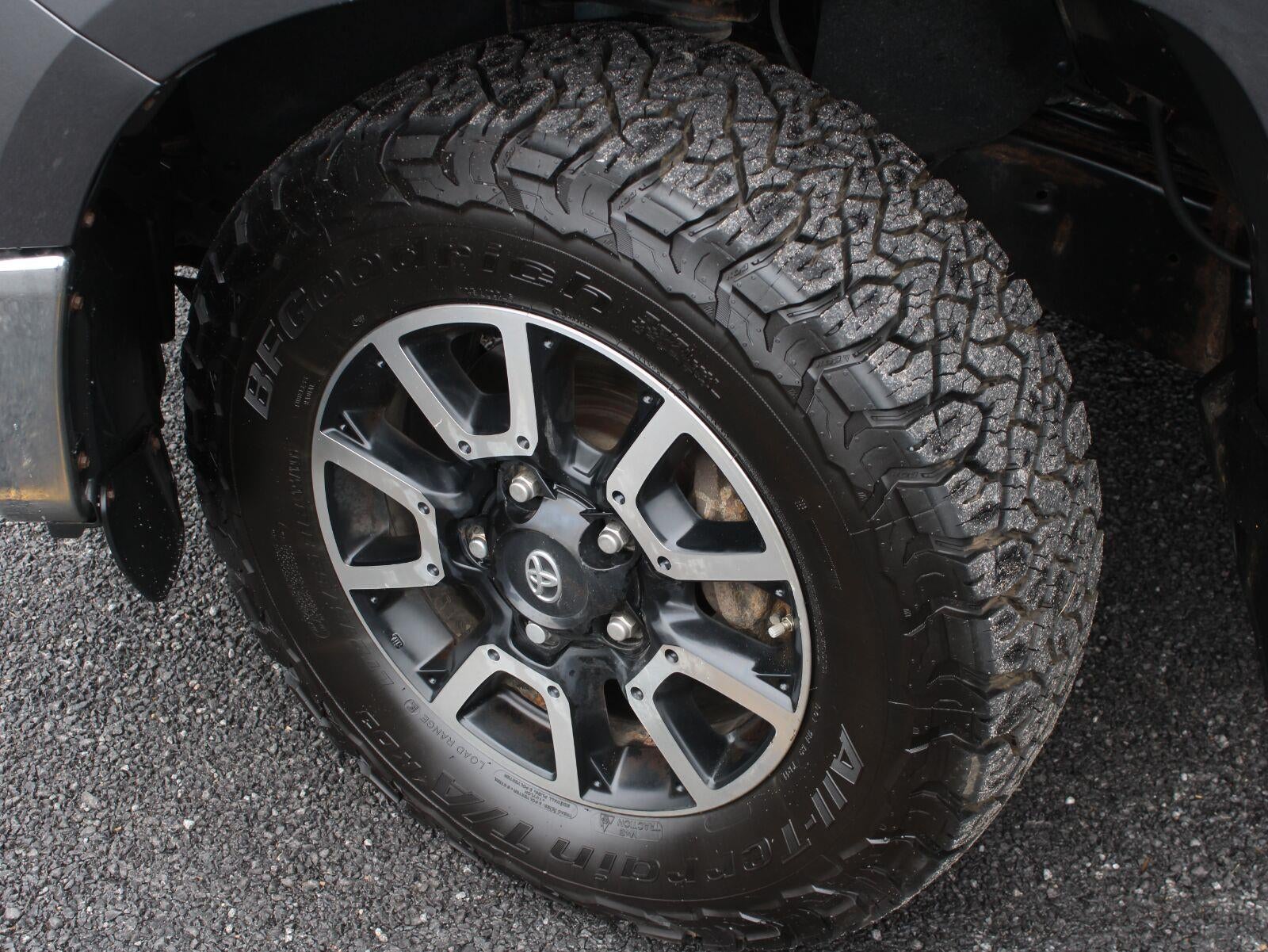 2017 Toyota Tundra SR5 5.7L V8